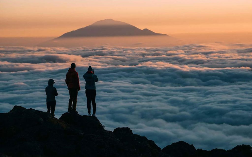 5c1e468999ec4acf4d5eb619 what to pack for kilimanjaro with easy travel 4 copy 1024x640 1